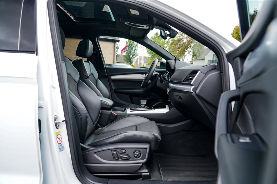 Audi Q5 Sportback 55 TFSI e S edition | Panorama | Massage | Trekhaak | Luchtvering | Bang & Olufsen | S-line | RS vlak stuur |
