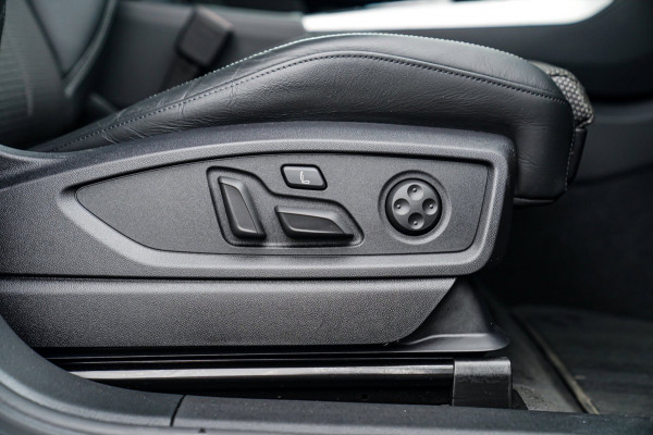 Audi Q5 Sportback 55 TFSI e S edition | Panorama | Massage | Trekhaak | Luchtvering | Bang & Olufsen | S-line | RS vlak stuur |