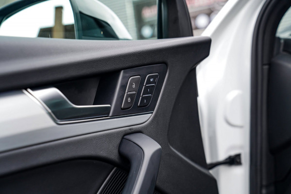 Audi Q5 Sportback 55 TFSI e S edition | Panorama | Massage | Trekhaak | Luchtvering | Bang & Olufsen | S-line | RS vlak stuur |