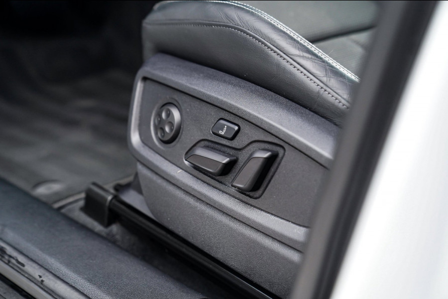 Audi Q5 Sportback 55 TFSI e S edition | Panorama | Massage | Trekhaak | Luchtvering | Bang & Olufsen | S-line | RS vlak stuur |