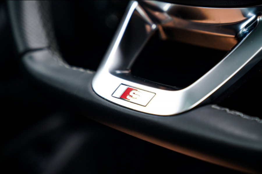 Audi Q5 Sportback 55 TFSI e S edition | Panorama | Massage | Trekhaak | Luchtvering | Bang & Olufsen | S-line | RS vlak stuur |