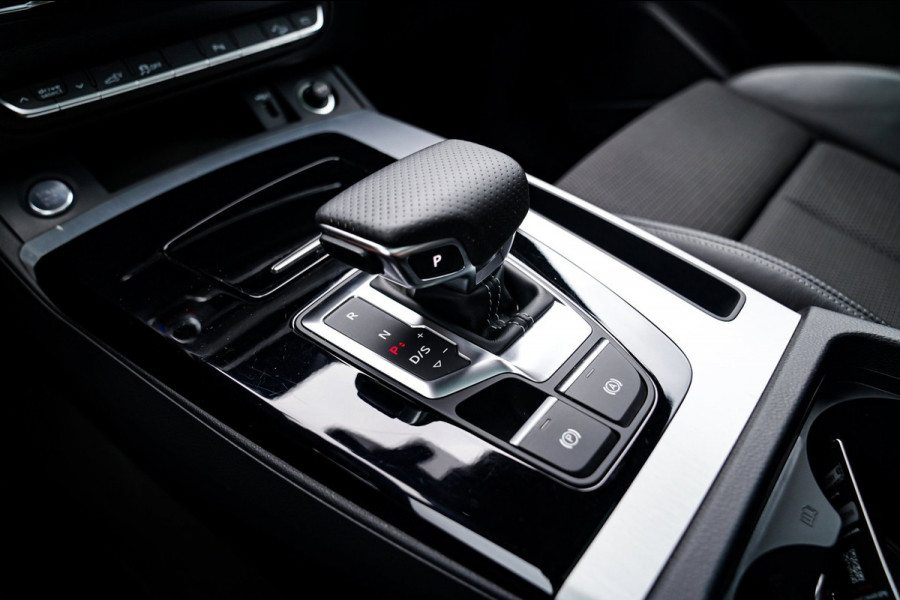 Audi Q5 Sportback 55 TFSI e S edition | Panorama | Massage | Trekhaak | Luchtvering | Bang & Olufsen | S-line | RS vlak stuur |