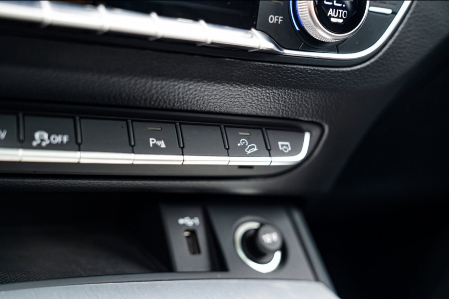 Audi Q5 Sportback 55 TFSI e S edition | Panorama | Massage | Trekhaak | Luchtvering | Bang & Olufsen | S-line | RS vlak stuur |