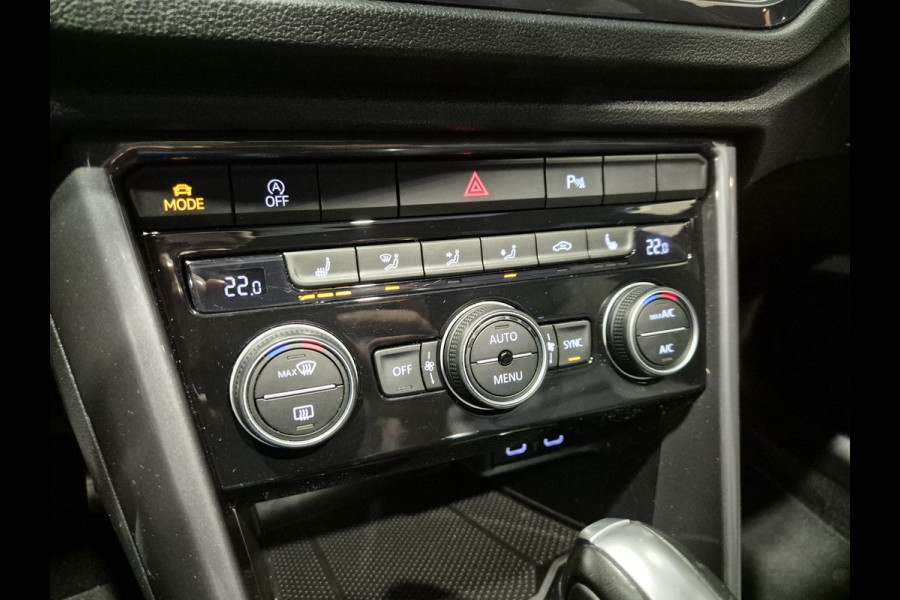 Volkswagen T-Roc 1.5 TSI Sport Business R Panorama | Camera | LED | Trekhaak | Zeer nette auto