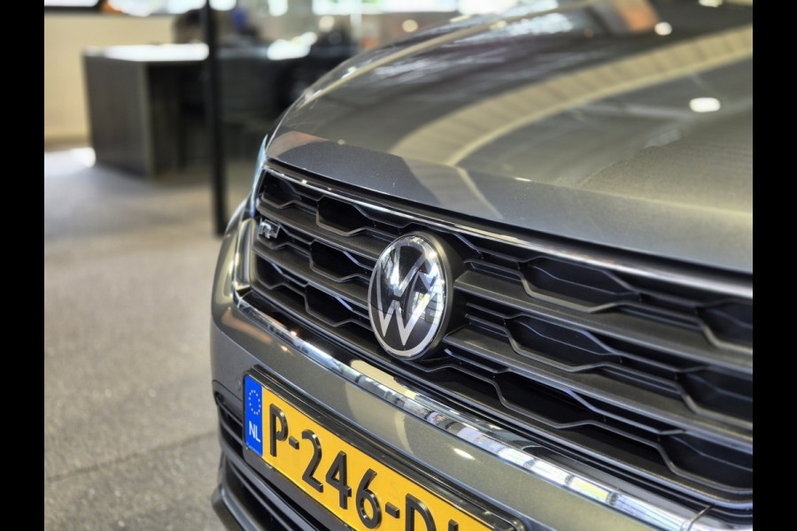 Volkswagen T-Roc 1.5 TSI Sport Business R Panorama | Camera | LED | Trekhaak | Zeer nette auto