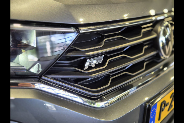Volkswagen T-Roc 1.5 TSI Sport Business R Panorama | Camera | LED | Trekhaak | Zeer nette auto