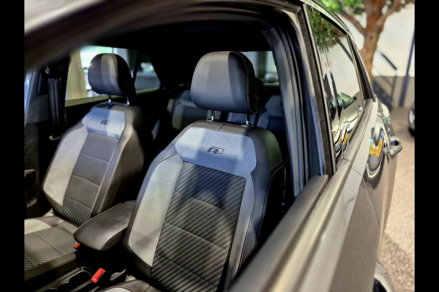 Volkswagen T-Roc 1.5 TSI Sport Business R Panorama | Camera | LED | Trekhaak | Zeer nette auto