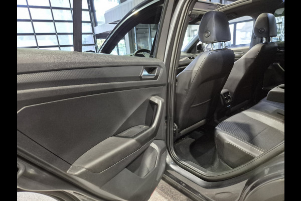 Volkswagen T-Roc 1.5 TSI Sport Business R Panorama | Camera | LED | Trekhaak | Zeer nette auto