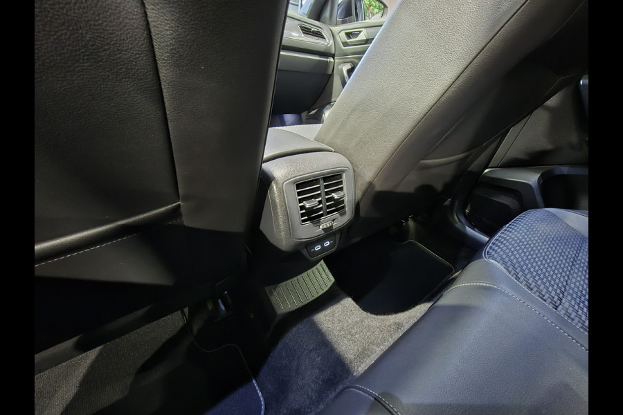 Volkswagen T-Roc 1.5 TSI Sport Business R Panorama | Camera | LED | Trekhaak | Zeer nette auto