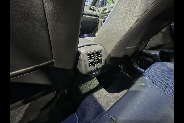 Volkswagen T-Roc 1.5 TSI Sport Business R Panorama | Camera | LED | Trekhaak | Zeer nette auto