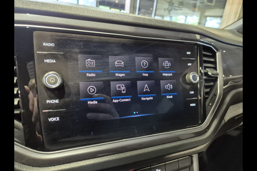 Volkswagen T-Roc 1.5 TSI Sport Business R Panorama | Camera | LED | Trekhaak | Zeer nette auto