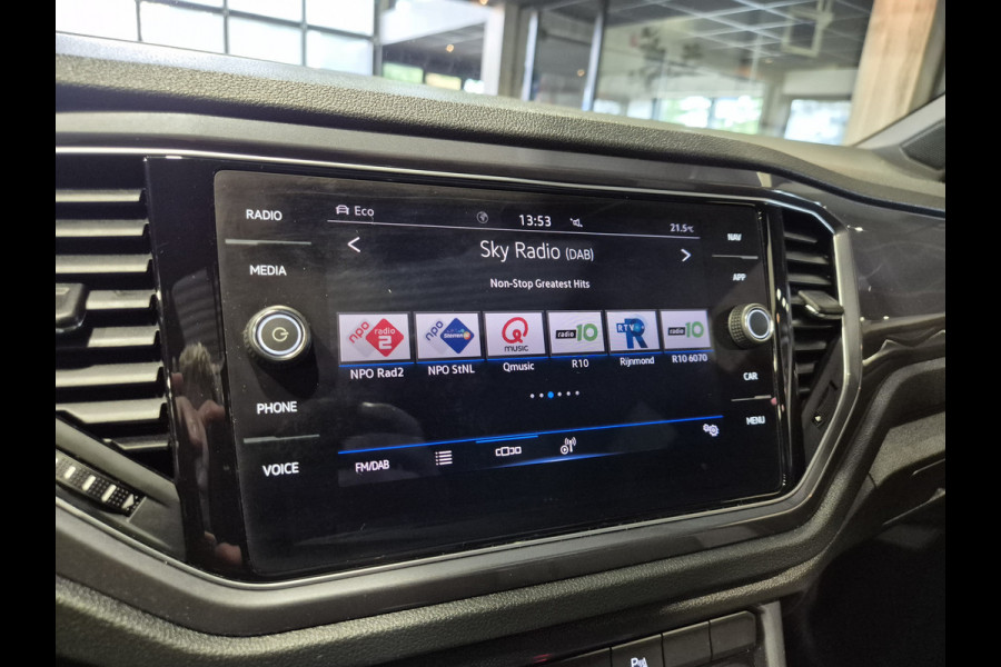 Volkswagen T-Roc 1.5 TSI Sport Business R Panorama | Camera | LED | Trekhaak | Zeer nette auto