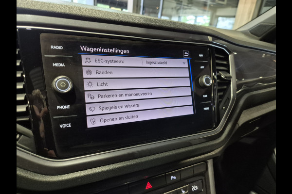 Volkswagen T-Roc 1.5 TSI Sport Business R Panorama | Camera | LED | Trekhaak | Zeer nette auto