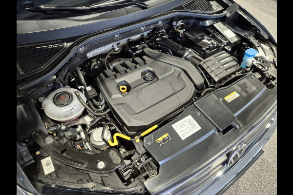 Volkswagen T-Roc 1.5 TSI Sport Business R Panorama | Camera | LED | Trekhaak | Zeer nette auto