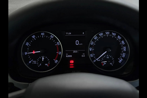 Škoda Fabia 1.0 TSI Drive(Goed OndH, StoelV, Parkeersensoren, Trekhaak, DAB-Tuner, Carplay(voorbereid), Climate Con, Etc)
