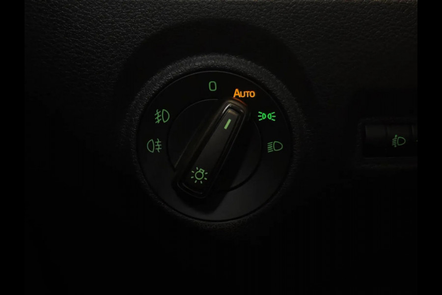 Škoda Fabia 1.0 TSI Drive(Goed OndH, StoelV, Parkeersensoren, Trekhaak, DAB-Tuner, Carplay(voorbereid), Climate Con, Etc)