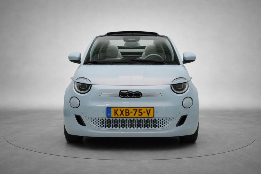 Fiat 500E Cabrio La Prima by Bocelli 42 kWh | SoH 94,9% | Navigatie | Carplay | Camera | Stoelverwarming | JBL | Parkeersensoren