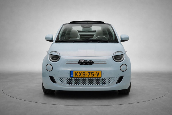 Fiat 500E Cabrio La Prima by Bocelli 42 kWh | SoH 94,9% | Navigatie | Carplay | Camera | Stoelverwarming | JBL | Parkeersensoren