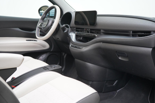 Fiat 500E Cabrio La Prima by Bocelli 42 kWh | SoH 94,9% | Navigatie | Carplay | Camera | Stoelverwarming | JBL | Parkeersensoren
