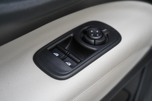 Fiat 500E Cabrio La Prima by Bocelli 42 kWh | SoH 94,9% | Navigatie | Carplay | Camera | Stoelverwarming | JBL | Parkeersensoren