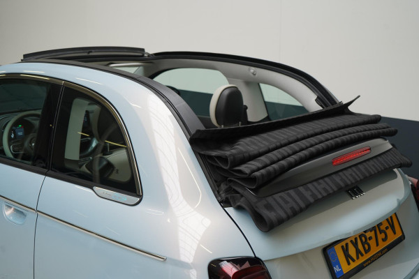 Fiat 500E Cabrio La Prima by Bocelli 42 kWh | SoH 94,9% | Navigatie | Carplay | Camera | Stoelverwarming | JBL | Parkeersensoren