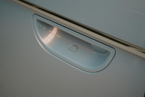 Fiat 500E Cabrio La Prima by Bocelli 42 kWh | SoH 94,9% | Navigatie | Carplay | Camera | Stoelverwarming | JBL | Parkeersensoren