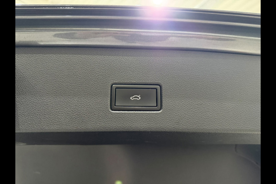 Volkswagen T-Roc 1.5 TSI R line Int&Ext / IQ Light / Keyless / Camera / Virtual