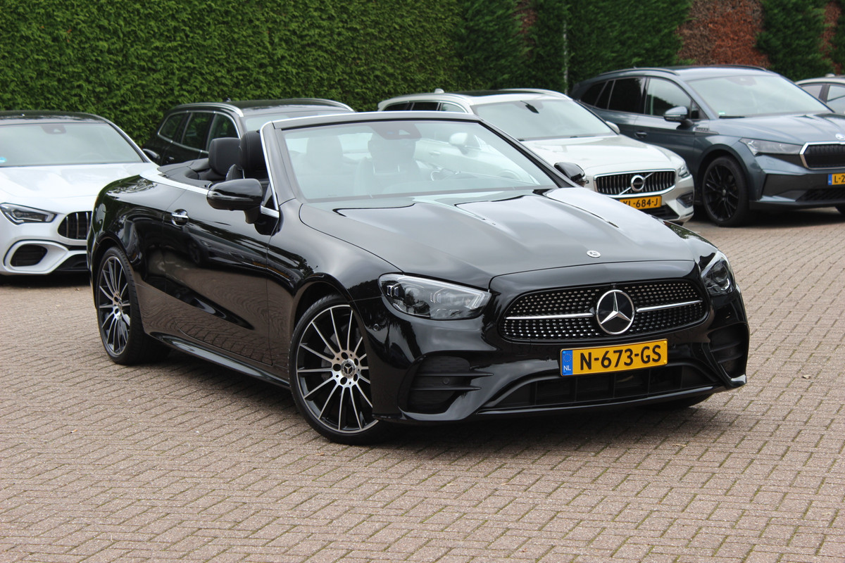 Mercedes-Benz E-Klasse Cabrio 200 AMG Line / Nieuwstaat / Camera / Burmester / Luxe Leder / Memory Seats / 19'' / Matrix LED / Nekverwarming / CarPlay / Sfeerverlichting / Windscherm / Stoelverwarming+Ventilatie / DAB / Cruise Control
