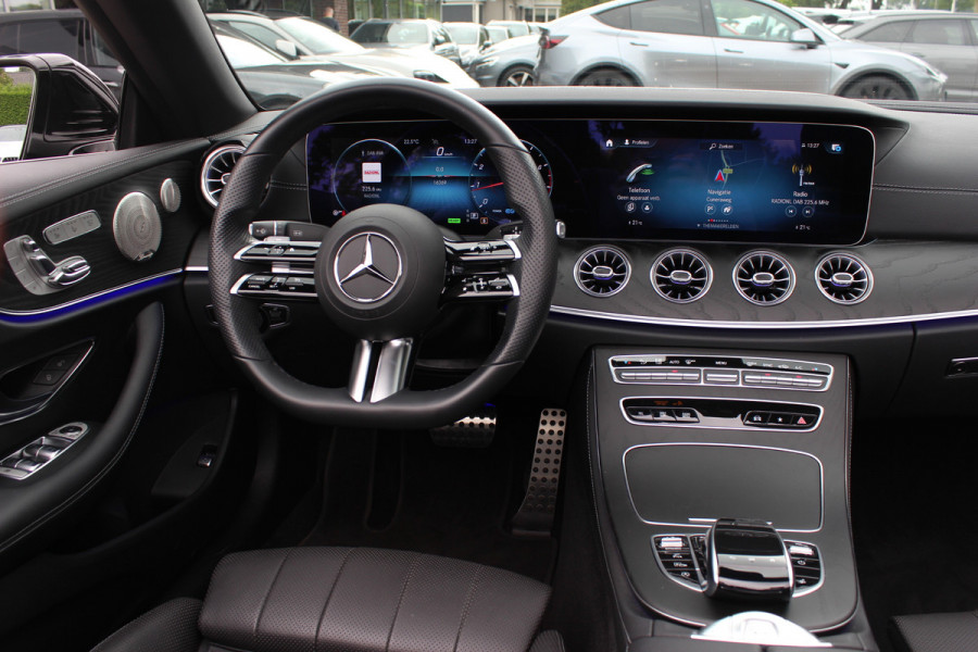 Mercedes-Benz E-Klasse Cabrio 200 AMG Line / Nieuwstaat / Camera / Burmester / Luxe Leder / Memory Seats / 19'' / Matrix LED / Nekverwarming / CarPlay / Sfeerverlichting / Windscherm / Stoelverwarming+Ventilatie / DAB / Cruise Control