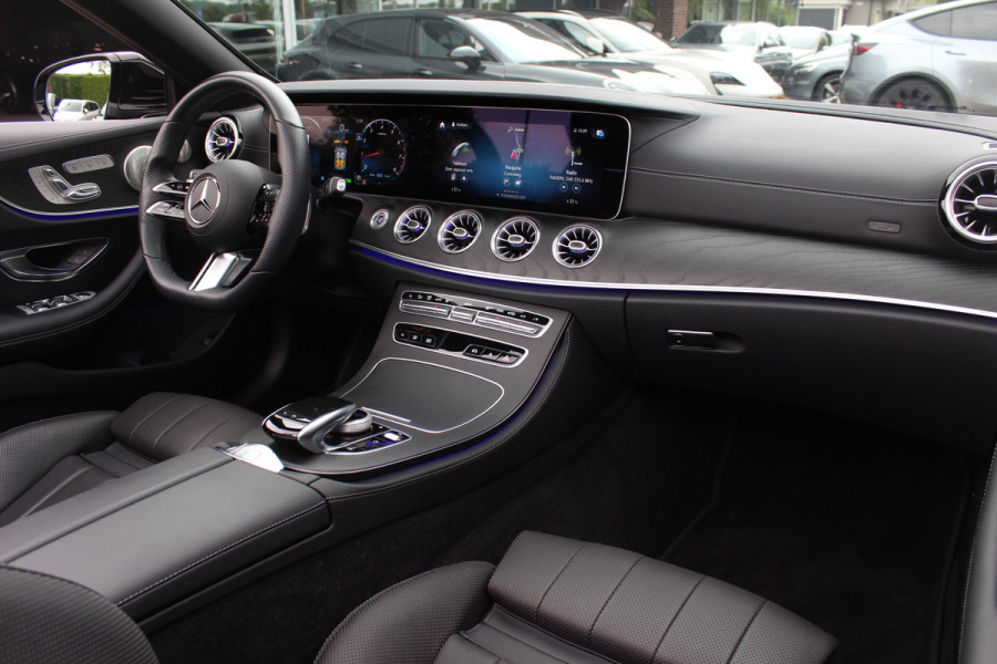 Mercedes-Benz E-Klasse Cabrio 200 AMG Line / Nieuwstaat / Camera / Burmester / Luxe Leder / Memory Seats / 19'' / Matrix LED / Nekverwarming / CarPlay / Sfeerverlichting / Windscherm / Stoelverwarming+Ventilatie / DAB / Cruise Control