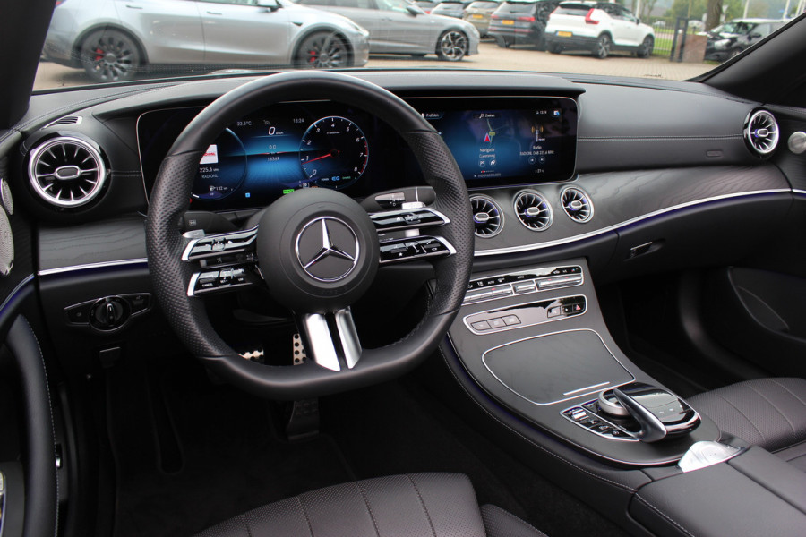 Mercedes-Benz E-Klasse Cabrio 200 AMG Line / Nieuwstaat / Camera / Burmester / Luxe Leder / Memory Seats / 19'' / Matrix LED / Nekverwarming / CarPlay / Sfeerverlichting / Windscherm / Stoelverwarming+Ventilatie / DAB / Cruise Control