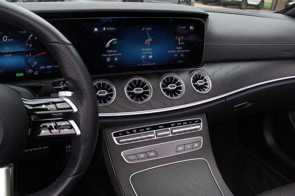 Mercedes-Benz E-Klasse Cabrio 200 AMG Line / Nieuwstaat / Camera / Burmester / Luxe Leder / Memory Seats / 19'' / Matrix LED / Nekverwarming / CarPlay / Sfeerverlichting / Windscherm / Stoelverwarming+Ventilatie / DAB / Cruise Control