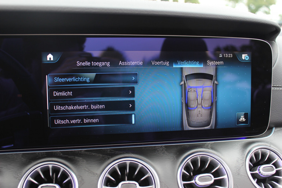Mercedes-Benz E-Klasse Cabrio 200 AMG Line / Nieuwstaat / Camera / Burmester / Luxe Leder / Memory Seats / 19'' / Matrix LED / Nekverwarming / CarPlay / Sfeerverlichting / Windscherm / Stoelverwarming+Ventilatie / DAB / Cruise Control