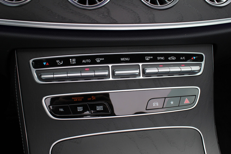 Mercedes-Benz E-Klasse Cabrio 200 AMG Line / Nieuwstaat / Camera / Burmester / Luxe Leder / Memory Seats / 19'' / Matrix LED / Nekverwarming / CarPlay / Sfeerverlichting / Windscherm / Stoelverwarming+Ventilatie / DAB / Cruise Control