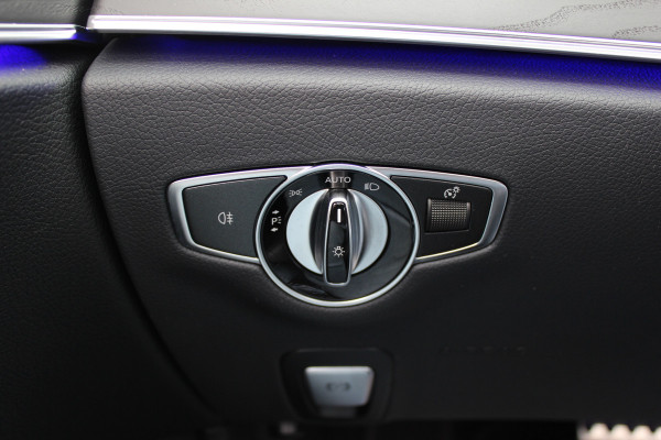 Mercedes-Benz E-Klasse Cabrio 200 AMG Line / Nieuwstaat / Camera / Burmester / Luxe Leder / Memory Seats / 19'' / Matrix LED / Nekverwarming / CarPlay / Sfeerverlichting / Windscherm / Stoelverwarming+Ventilatie / DAB / Cruise Control