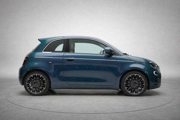 Fiat 500E La Prima 42 kWh | SoH 94,9% | Navigatie | Carplay | Climate control | Cruise control | Lm velgen |