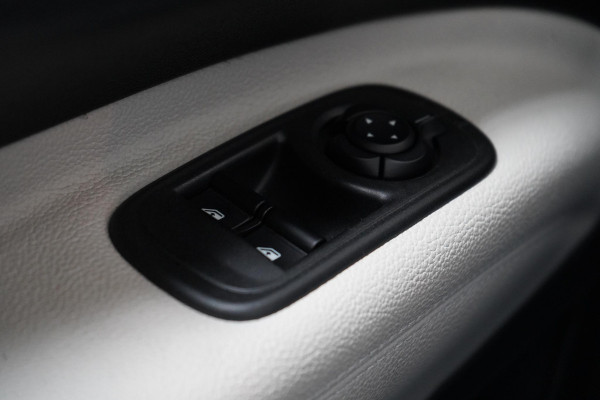 Fiat 500E La Prima 42 kWh | SoH 94,9% | Navigatie | Carplay | Climate control | Cruise control | Lm velgen |