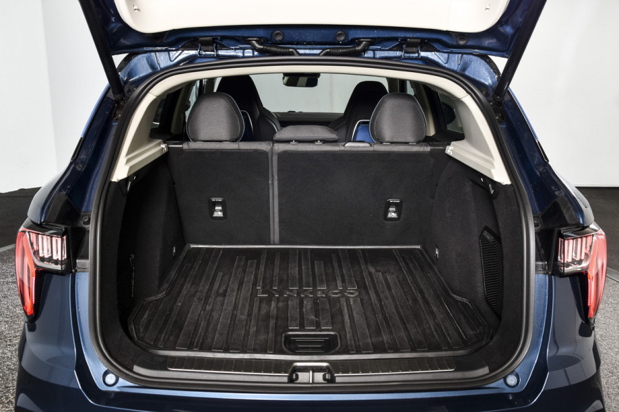 Lynk & Co 01 1.5 PHEV 261PK MY22 | Afn. Trekhaak | 360 Camera | S/K-panodak | Adapt. Cruise | Memory | Elek. klep | LM 20" | 3046