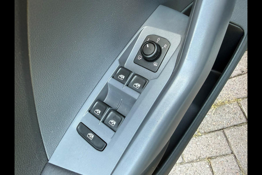 Volkswagen T-Cross 1.0 TSI Life 95 PK | Trekhaak | Navigatie | Climate Controle | LMV |