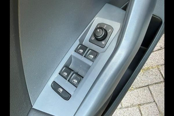 Volkswagen T-Cross 1.0 TSI Life 95 PK | Trekhaak | Navigatie | Climate Controle | LMV |