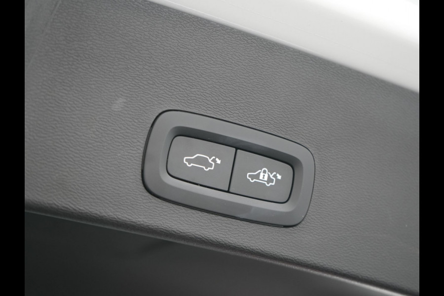 Volvo XC40 Recharge Plus 70 kWh 231pk Dealer O.H | Trekhaak Af Fabriek | Warmtepomp | Adaptive Cruise | Camera | Sportstoelen & Stuur Verwarmd | Google Assistent | Pilot Assist | Apple Carplay | Virutal Cockpit | DAB | 19"L.M
