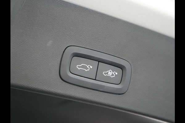 Volvo XC40 Recharge Plus 70 kWh 231pk Dealer O.H | Trekhaak Af Fabriek | Warmtepomp | Adaptive Cruise | Camera | Sportstoelen & Stuur Verwarmd | Google Assistent | Pilot Assist | Apple Carplay | Virutal Cockpit | DAB | 19"L.M