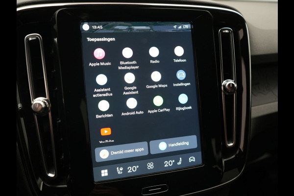 Volvo XC40 Recharge Plus 70 kWh 231pk Dealer O.H | Trekhaak Af Fabriek | Warmtepomp | Adaptive Cruise | Camera | Sportstoelen & Stuur Verwarmd | Google Assistent | Pilot Assist | Apple Carplay | Virutal Cockpit | DAB | 19"L.M