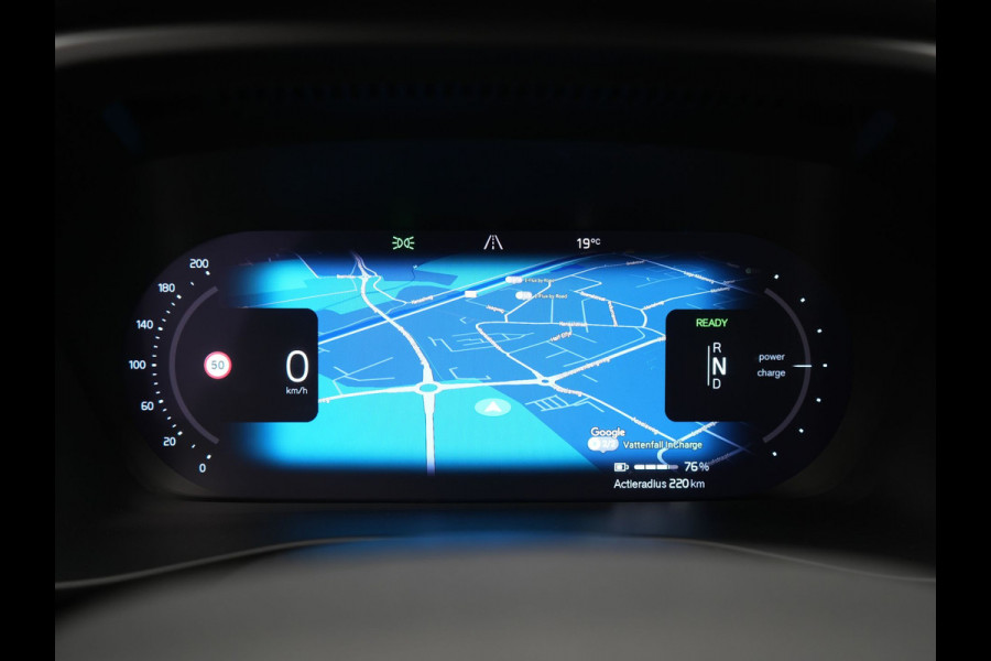 Volvo XC40 Recharge Plus 70 kWh 231pk Dealer O.H | Trekhaak Af Fabriek | Warmtepomp | Adaptive Cruise | Camera | Sportstoelen & Stuur Verwarmd | Google Assistent | Pilot Assist | Apple Carplay | Virutal Cockpit | DAB | 19"L.M