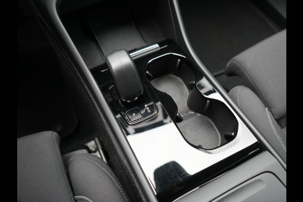 Volvo XC40 Recharge Plus 70 kWh 231pk Dealer O.H | Trekhaak Af Fabriek | Warmtepomp | Adaptive Cruise | Camera | Sportstoelen & Stuur Verwarmd | Google Assistent | Pilot Assist | Apple Carplay | Virutal Cockpit | DAB | 19"L.M