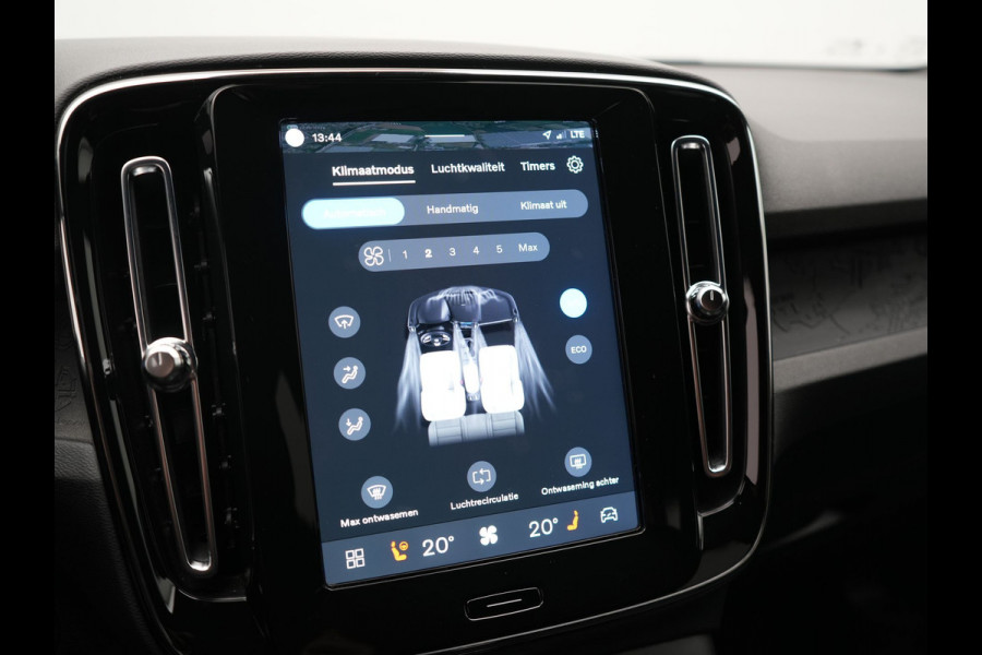 Volvo XC40 Recharge Plus 70 kWh 231pk Dealer O.H | Trekhaak Af Fabriek | Warmtepomp | Adaptive Cruise | Camera | Sportstoelen & Stuur Verwarmd | Google Assistent | Pilot Assist | Apple Carplay | Virutal Cockpit | DAB | 19"L.M