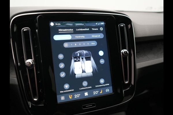 Volvo XC40 Recharge Plus 70 kWh 231pk Dealer O.H | Trekhaak Af Fabriek | Warmtepomp | Adaptive Cruise | Camera | Sportstoelen & Stuur Verwarmd | Google Assistent | Pilot Assist | Apple Carplay | Virutal Cockpit | DAB | 19"L.M