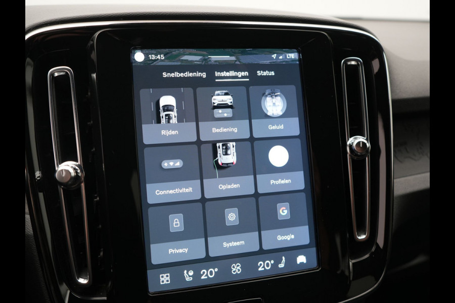 Volvo XC40 Recharge Plus 70 kWh 231pk Dealer O.H | Trekhaak Af Fabriek | Warmtepomp | Adaptive Cruise | Camera | Sportstoelen & Stuur Verwarmd | Google Assistent | Pilot Assist | Apple Carplay | Virutal Cockpit | DAB | 19"L.M