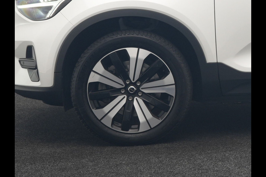 Volvo XC40 Recharge Plus 70 kWh 231pk Dealer O.H | Trekhaak Af Fabriek | Warmtepomp | Adaptive Cruise | Camera | Sportstoelen & Stuur Verwarmd | Google Assistent | Pilot Assist | Apple Carplay | Virutal Cockpit | DAB | 19"L.M