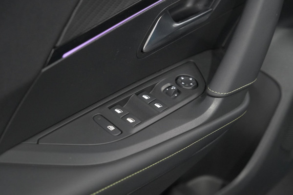 Peugeot 2008 1.2 Hybrid 136 GT | Camera | Apple Carplay | Parkeersensoren | Keyless